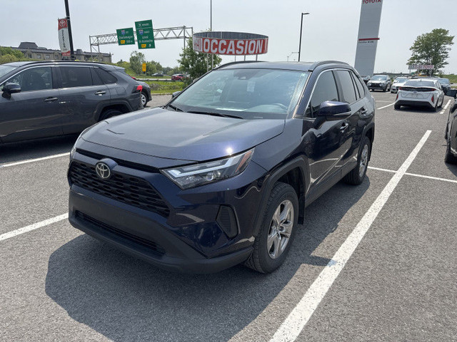 2023 TOYOTA RAV4 XLE AWD ECRAN CARPLAY SIEGES/VOLANT CHAUF TOIT  in Cars & Trucks in Laval / North Shore