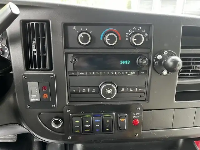 2019 chevrolet Express G4500 21 Passenger Bus With Wheelchair Ac in Heavy Trucks in Richmond - Image 30