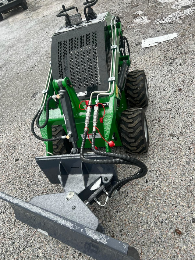 BRAND NEW : MINI SKID STEER with Briggs and Stratton Engine  in Heavy Equipment in Markham / York Region - Image 4