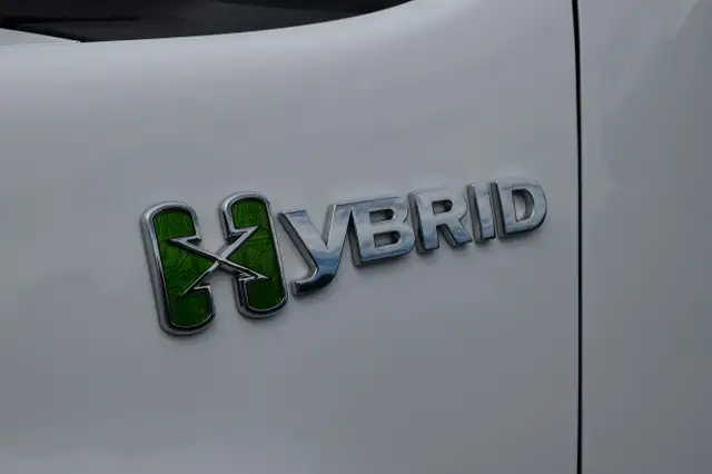 2012 GMC Sierra 1500 ***RARE HYBRID, ONLY HAS 61,000KM*** dans Autos et camions dans Calgary - Image 11