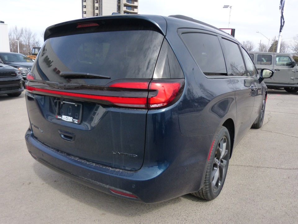 2022 Chrysler Pacifica LIMITED Front-wheel Drive