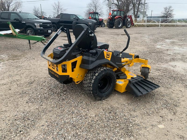 2024 HUSTLER FASTRAK 60 INCH ZERO TURN MOWER in Farming Equipment in London - Image 4