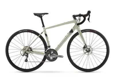 Concessionnaire des véhicules neufs et d'occasion. VÉLO FELT VR 40 Tiagra 2024 Notre meilleur vélo d...