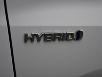 The 2021 Toyota Sienna LE is a fuel-efficient hybrid minivan with seating for eight and a spacious,... (image 4)