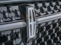 Sunroof, Cooled Seats, Premium Audio, Navigation, Wireless Charging! This Lincoln Nautilus promises... (image 9)