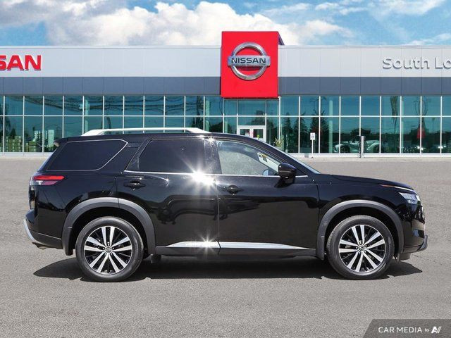 2024 Nissan Pathfinder Platinum in Cars & Trucks in London - Image 2