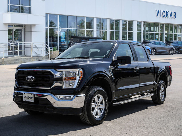2021 Ford F-150 XLT 4WD Crew 5.5' Box 2.7L Eco One Owner Lease r in Cars & Trucks in Winnipeg
