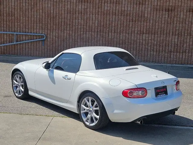 2013 Mazda MX-5 GT-HARD TOP CONVERTIBLE-6 SPEED dans Autos et camions dans Ville de Toronto - Image 8