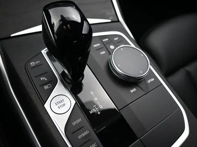 2022 BMW 3 Series 330e x-DRIVE PREMIUM ESSENTIAL PACKAGE, MOONRO dans Autos et camions dans Ville d’Halifax - Image 10