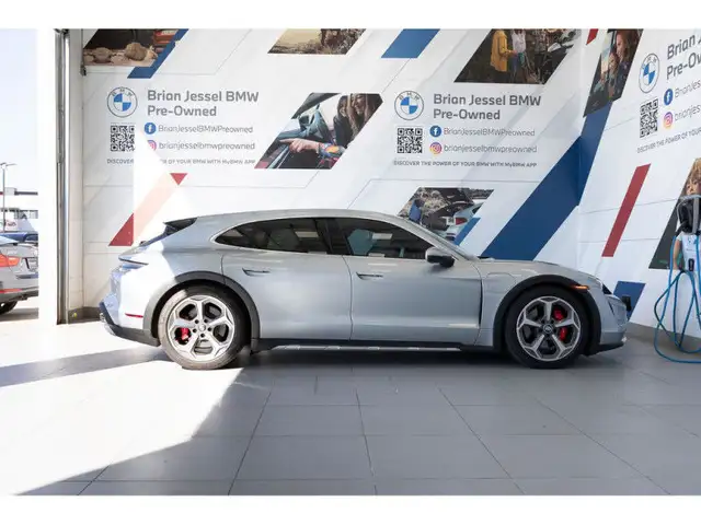 2022 Porsche Taycan 4S Cross Turismo dans Autos et camions dans Ville de Vancouver - Image 18