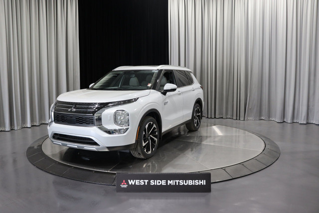 2025 Mitsubishi Outlander PHEV SEL GREY LEATHER INTERIOR in Cars & Trucks in Edmonton - Image 3