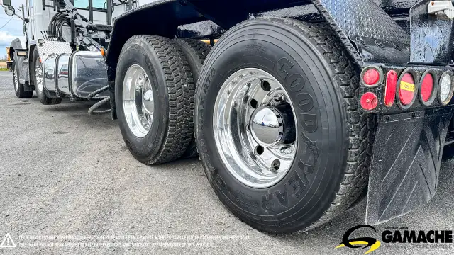 2015 MACK GU813 GRANITE GARBAGE TRUCK ROLL OFF in Heavy Trucks in Chilliwack - Image 7