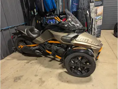 2019 Can-Am Spyder F3 SPECIAL 2019 SPYDER F-3 SPECIAL 15500 KM. Windshield -------------------------...