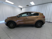 Our great looking 2018 Kia Sportage EX AWD is a stand-out in Burnished Copper! Powered by a 2.4 Litr... (image 4)