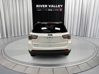 QUICK ORDER PACKAGE 29B ALTITUDE, TWO-TONE PAINT W/GLOSS BLACK ROOF, CONVENIENCE GROUP, SUN & SOUND... (image 5)