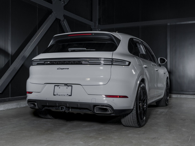 2024 Porsche Cayenne E-Hybrid AWD in Cars & Trucks in Québec City - Image 3