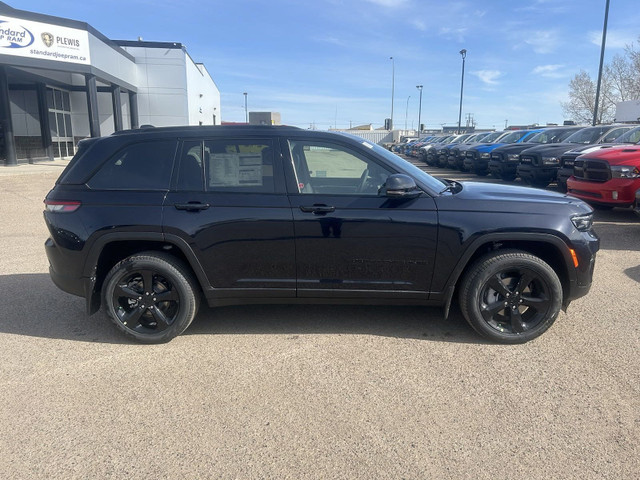 2024 Jeep Grand Cherokee LIMITED in Cars & Trucks in Medicine Hat - Image 2