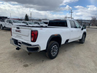 Sierra 3500HD 4WD Crew Cab 172" SLE, 18" Aluminum Wheels, 6.6L V8 Gasoline Engine, 10-Speed Automati... (image 5)