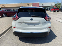 2017 Nisan Murano SV AWD - In White - All Wheel Drive - Touch screen - Backup camera - Moon roof - N... (image 3)