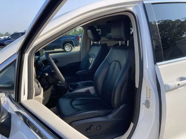 2023 Chrysler Pacifica Touring L in Cars & Trucks in Hamilton - Image 16