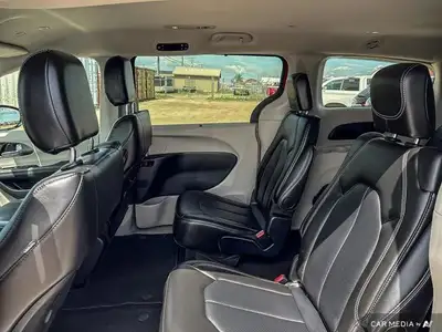 2024 Chrysler Pacifica Touring-L | Apple Carplay | Heated Seats, View more