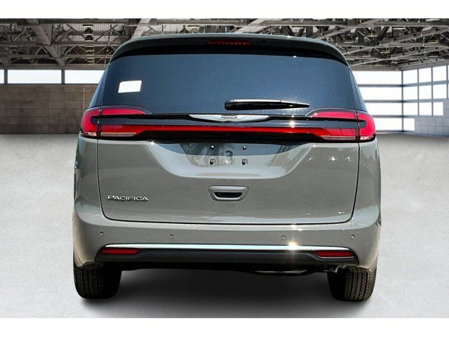 2025 Chrysler Pacifica Select in Cars & Trucks in Mississauga / Peel Region - Image 4