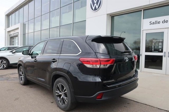 Toyota Highlander AWD LE 2019 in Cars & Trucks in Lévis - Image 4