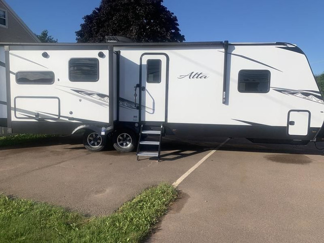 2023 East to West, INC. ALTA 2810KIK Regular Price $76039 Save $ in Travel Trailers & Campers in Charlottetown - Image 2