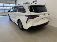 This accident-free 2024 Toyota Sienna LE, finished in classic white, offers a perfect blend of pract... (image 2)