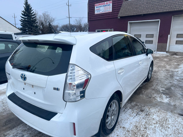 2014 Toyota Prius v Camera /smart key NEW SAFETY CLEAN TITLE dans Autos et camions  à Winnipeg - Image 4