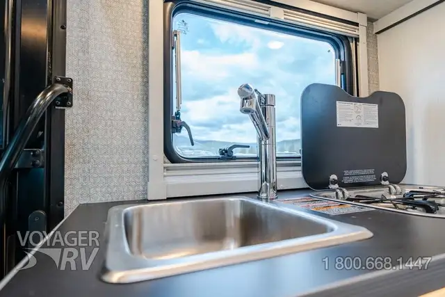 2025 Winnebago Ekko 22A AWD POP-TOP in RVs & Motorhomes in Kelowna - Image 11