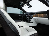 VENDU!!! 2020 Rolls Royce Wraith, Two Tone Artic White on Gold, Creme Light Interior with Fawn Brown... (image 8)