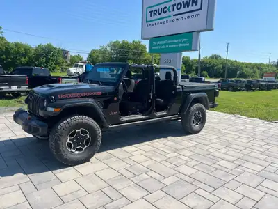 2023 Jeep Gladiator Mojave 4x4 with the 3.6L V6, automatic transmission, and only 44,003kms! Clean h...