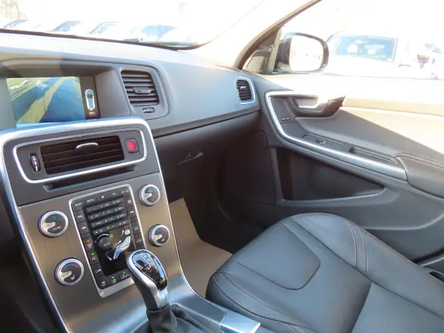 2016 Volvo V60 Cross Country T5 PREMIER PKG AWD - WAGON - LEATHE in Cars & Trucks in Oakville / Halton Region - Image 38