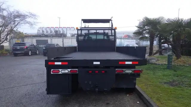 2008 ford F-750 18 Foot Flat Deck Regular Cab 2WD Diesel Dually  in Heavy Trucks in Richmond - Image 9