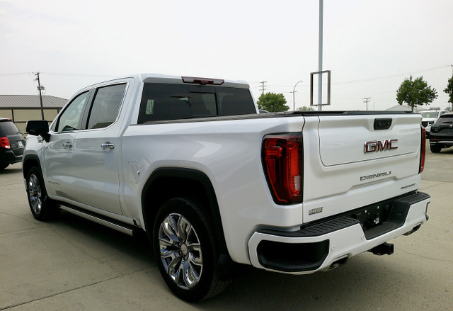 2024 GMC Sierra 1500 Denali 4WD/ ACCIDENT-FREE/ LOW KMS/ SUNROOF in Cars & Trucks in Regina - Image 2