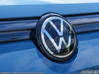 This Volkswagen Tiguan boasts a Intercooled Turbo Regular Unleaded I-4 2.0 L/121 engine powering thi... (image 9)