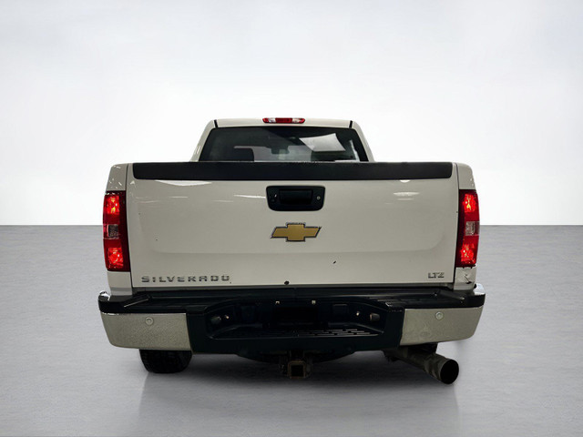 2010 Chevrolet Silverado 2500HD LTZ | Diesel | Leather | Sunroof in Cars & Trucks in Calgary - Image 4