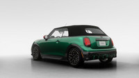La *MINI Cooper Cabriolet John Cooper Works 2025 *est un véhicule sportif aux performances exaltante... (image 1)