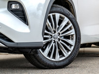 CARGET AUTOMOTIVE is thrilled to offer this 2023 Toyota Highlander Platinum AWD, a fully loaded thre... (image 4)