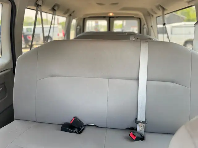 2014 Ford Econoline Wagon 15 Passenger in Cars & Trucks in Oakville / Halton Region - Image 13