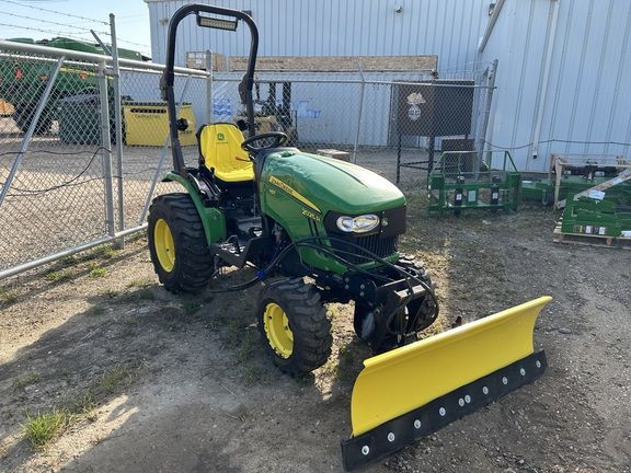 2014 John Deere 2025R in Farming Equipment in Lloydminster - Image 2