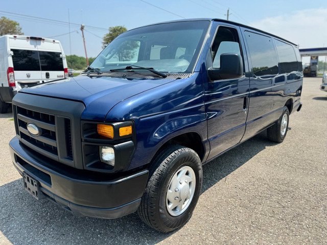 2014 Ford Econoline Wagon 15 Passenger in Cars & Trucks in Oakville / Halton Region - Image 4