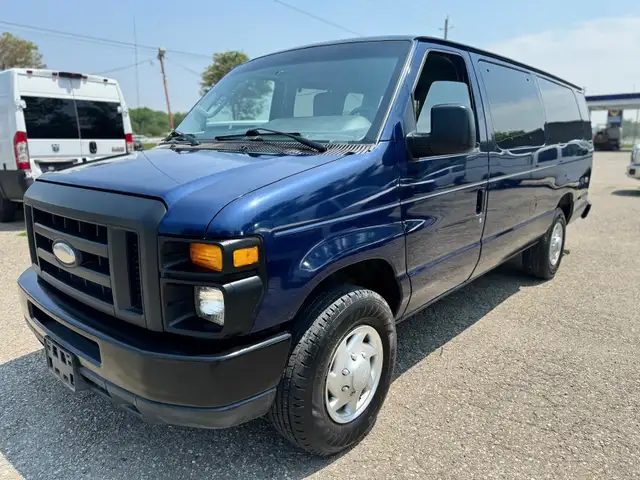 2014 Ford Econoline Wagon 15 Passenger in Cars & Trucks in Oakville / Halton Region - Image 5