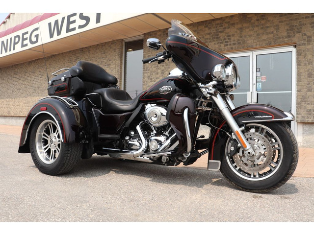 2011 Harley-Davidson FLHTCUTG TriGlide Ultra Classic ONLY 24,OOO in Street, Cruisers & Choppers in Winnipeg - Image 3