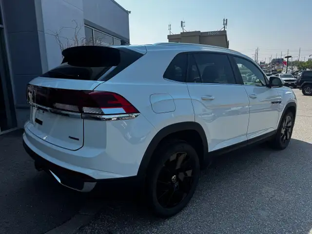 2024 Volkswagen Atlas Cross Sport 2.0 TSI Comfortline in Cars & Trucks in Markham / York Region - Image 4