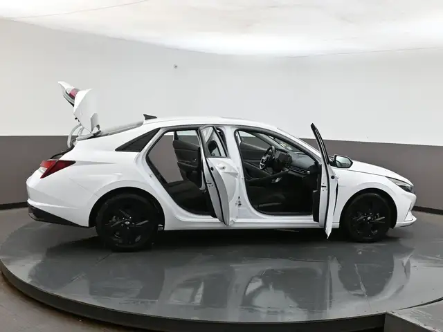 2023 Hyundai Elantra Just Arrived & Fully Certified Preferred Te dans Autos et camions dans Dartmouth - Image 48