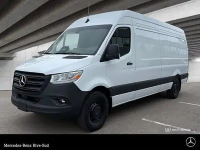 Mercedes-Benz Rive-Sud, la destination Mercedes-Benz par excellence. Bienvenue en première classe. D...