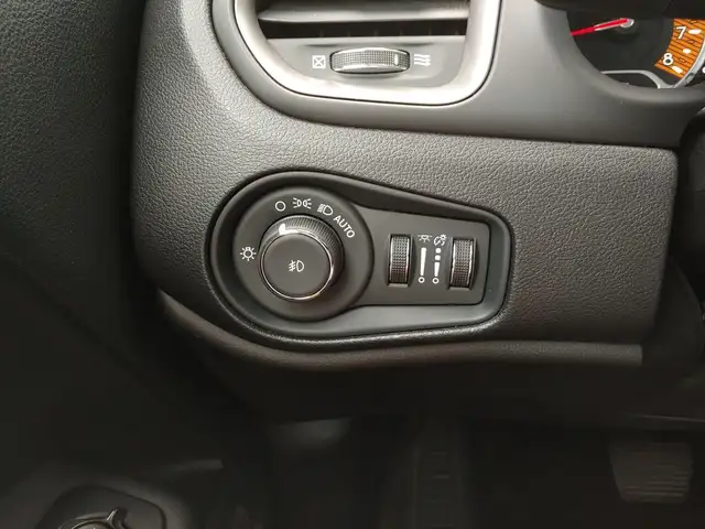 2019 Jeep Renegade High Altitude 1.3L 4WD | NAV | HTD SEATS | 55 in Cars & Trucks in Oakville / Halton Region - Image 23