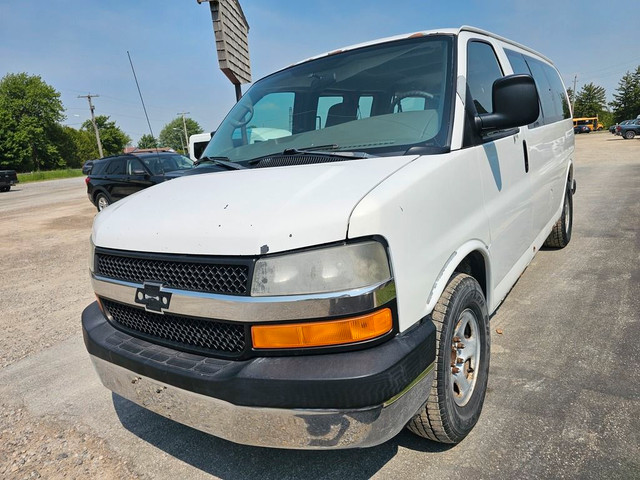 2007 Chevrolet Express Passenger RWD 1500 135 LT, 8 Passenger Se in Cars & Trucks in Chatham-Kent - Image 2
